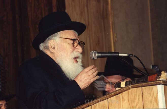 When 2 People Found Themselves Stuck Outside the Ohel